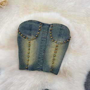 Conjunto de 2 Piezas de Moda para Mujer: Camiseta Interior de Mezclilla con Remaches Retro y Pantalones de Cintura Alta - Product Image 3