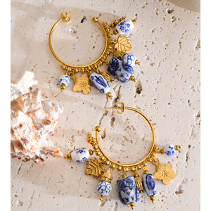 JINYOU 2711 Orecchini a Cerchio Vintage Placcati in <span class=keywords><strong>Oro</strong></span> 18K, Acciaio Inossidabile con Perline in Ceramica <span class=keywords><strong>Blu</strong></span> e Bianca - Product Image 5