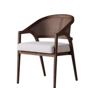 Fauteuil en bois de chêne massif avec dossier en rotin de style nordique et cannage français pour restaurant et café