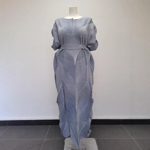 Robe plissée Miyake tendance pour soirée, collection PY 2026, avec diamants 3D, grande taille, manches chauve-souris amples, ceinture, robe longue, vêtements pour femmes occidentales - Product Image 2