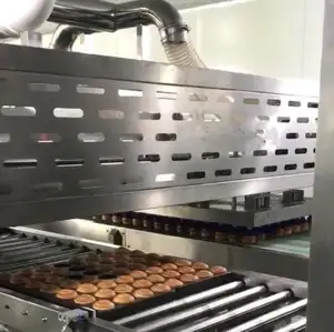 カップケーキパンデパニングマシンベーカリー機器生産ライン用自動ケーキデパニングマシン