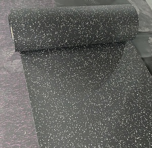 Rouleaux de revêtement de sol de gym en caoutchouc EPDM noir durable de 12 mm, surface facile à nettoyer pour les studios d'aérobic commerciaux, les salles de <span class=keywords><strong>fitness</strong></span> de groupe, la danse - Product Image 4