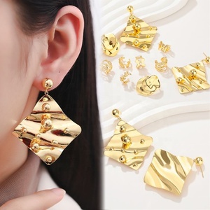Bijouterie Nouveauté Plaqué Or 18 carats Zirconium Boucles d'Oreilles Clous Vintage Unisexe Vente en Gros - Product Image 4