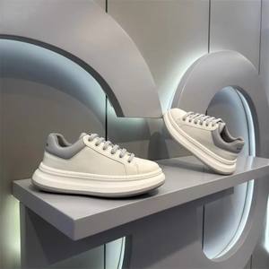 Stilvolle leichte weiße Turnschuhe Beliebte Freizeit schuhe <span class=keywords><strong>Shell</strong></span> <span class=keywords><strong>Toe</strong></span> für breite Füße Bequeme weiche Papa Schuhe Classic Mesh Herbst - Product Image 3