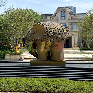 Sculpture d'éléphant creuse en bronze coulé Libite, ornement paysager de jardin extérieur, personnalisable - Product Image 1