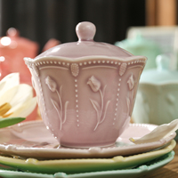 Services à dîner en porcelaine exquis sur mesure, motif de tulipes, bord en relief, rose, service à dîner en céramique, bol et assiettes en céramique nordique