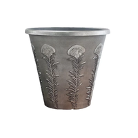 Pot Bunga Berdiri Lantai Motif Tulang Ikan dan Bulu, Seri Queen, Warna Metalik Vintage, Berbahan Plastik Tebal dengan Sentuhan Distressed