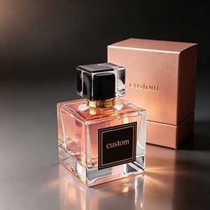 Flacone di Profumo Quadrato <span class=keywords><strong>Rosa</strong></span> Trasparente da 30ml all'Ingrosso con Tappo Nero in Cristallo e Confezione Regalo Personalizzata in Oro <span class=keywords><strong>Rosa</strong></span> - Product Image 1