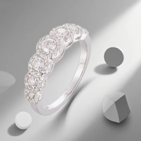 Bague en argent Moissanite Bague en argent 925 empilable avec diamant pour femme Bague de mariage circulaire blanche incrustée de Moissanite