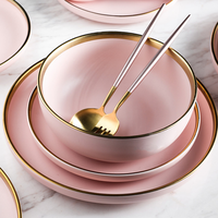 Ensemble d'assiettes à dessert rondes en céramique porcelaine or blanc de haute qualité pour mariage personnalisé avec rebord doré pour restaurant