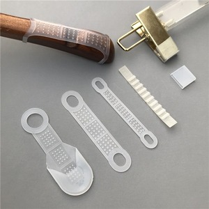 Strisce Antiscivolo Personalizzate in <span class=keywords><strong>Legno</strong></span> <span class=keywords><strong>Massello</strong></span> per Appendiabiti, Copri Appendiabiti Antiscivolo, Strisce Antiscivolo in Silicone per Negozi di Abbigliamento - Product Image 1