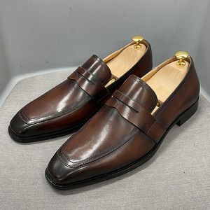 Zapatos formales de cuero genuino de alta gama para hombre, impermeables, con diseño simple y característica antideslizante, adecuados para ocasiones de negocios. - Product Image 1