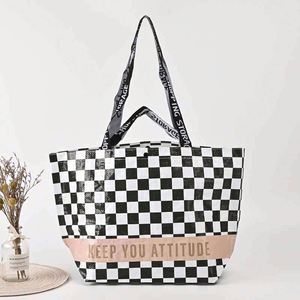 Nouveaux sacs de courses en plastique tissé personnalisés, imperméables, en polypropylène laminé, sacs fourre-tout réutilisables pliables avec logos pour usage commercial - Product Image 1