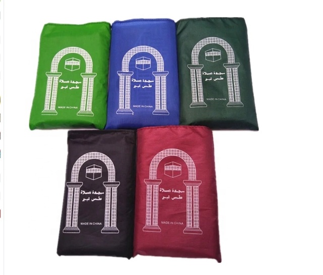 Ramadan Portable Travel Prayer Mat With Compass Waterproof Polyester Prayer Rug Muslim Travel Prayer Mat for Ramadan Gifts