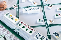 Set Mahjong Tema Golf Amerika 160 Pcs Ubin Mahjong Akrilik Putih dengan Ukiran Khusus Set Permainan Mahjong Golf Country Club untuk Hadiah