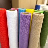 Tissu non tissé gaufré multicolore, directement de l'usine, en rouleau, idéal pour les tapis de pique-nique et les nappes jetables