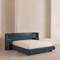 Lit de luxe italien en velours bleu ardoise, taille Queen, avec table de chevet et tête de lit, pieds ronds en bois, mobilier de chambre pour la maison et l'hôtel