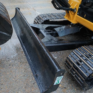 Excavadora de cadenas Caterpillar 305.5E usada de 5.5 toneladas con líneas de martillos, año 2019, en buen estado de funcionamiento, miniexcavadora con certificación CE EPA - Product Image 4