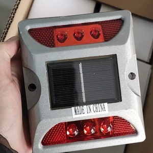 Nouveau design de balise solaire routière réfléchissante en aluminium rouge, bleu, jaune, ambre et blanc - Product Image 5