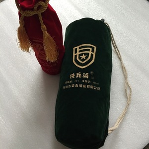 Sac à vin en velours rouge brodé avec cordon de serrage, housse pour bouteille, emballage général écologique - Product Image 3