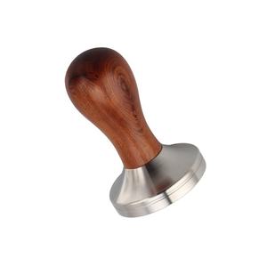 Tamper à espresso manuel en acier inoxydable 304, diamètre 58 mm, manche en bois massif - Product Image 3