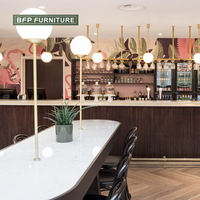 BFP Mobilier de bar personnalisé pour centre de villégiature industrielle Solution unique Ensemble table et chaises de restaurant Mobilier de restaurant d'hôtel Mobilier japonais