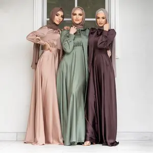महिलाओं के सुरुचिपूर्ण लंबी आस्तीन इस्लामी कपड़े पॉलिएस्टर मुस्लिम गाउन फैशन साटन पोशाक