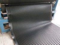Tapis de drainage à membrane alvéolée en HDPE pour systèmes de toiture