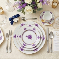 Service de table de luxe en porcelaine fine avec motif floral bleu et or véritable, assiette de présentation vintage en céramique, tasse à café et bol en porcelaine pour hôtels et événements