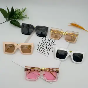 2024 frühling neue quadratische rahmen-sonnenbrille modisch mode großrahmen straßenfotografie brille persönlichkeit kette sonnenbrille für damen