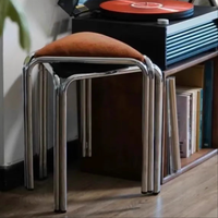 Chaise de salle à manger moderne triangulaire empilable en acier inoxydable rembourrée, super confortable, pour la maison, le bureau, le restaurant, l'hôtel