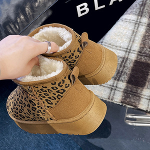 <span class=keywords><strong>Bottes</strong></span> d'hiver pour <span class=keywords><strong>femme</strong></span> à tige courte, style international, épaisses, doublées polaire, chaudes, à enfiler, imprimé léopard - Product Image 4