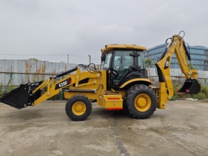 Chargeuse-pelleteuse d'occasion Cat 420F Caterpillar, bon état, faible nombre d'heures, vendue à bas prix - Product Image 1
