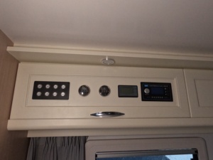 Caravane <span class=keywords><strong>de</strong></span> luxe en aluminium à double essieu, confortable pour la famille, avec cuisine et salle <span class=keywords><strong>de</strong></span> bain, idéale pour les voyages en camping-car. - Product Image 6