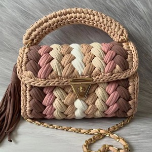 Sac tissé au crochet fait main style <span class=keywords><strong>Hyuna</strong></span>, avec chaînes et fermeture à rabat, en polyester de couleur contrastante – Offre spéciale - Product Image 2