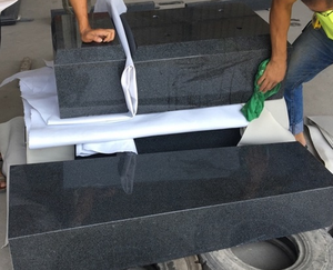 อนุสรณ์สถานหินแกรนิตสีดำ G654 ชุดสุสานหินแกรนิตขัดเงา - Product Image 1