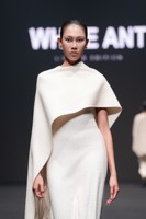 Robes sans manches pour femmes Robe longue blanche Silhouette ERA LAINE ROBE LONGUE Jupe légèrement évasée FOURMI BLANCHE Vietnam Vêtements pour femmes