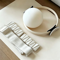 Kit d'entraînement à domicile personnalisé beige avec anneau de Pilates, mini-ballon et 3 bandes de résistance pour les fessiers – Kit essentiel de Pilates pour femmes, idéal pour la gym et le fitness