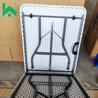 Ensemble table et chaises pliantes en plastique blanc, moderne, durable, imperméable, portable et léger pour événements, repas et parcs