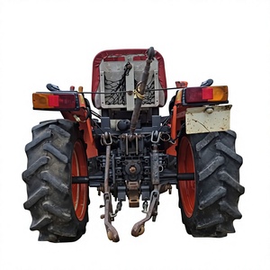 Tractor Kubota B2420 de segunda mano, 40 HP, 2WD, con transmisión de engranajes, color rojo, para uso agrícola. - Product Image 2