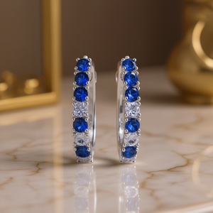 Orecchini a Cerchio Classici in Argento 925 con Zaffiro Rotondo e Diamanti Incastonati a Griffe per Uso Quotidiano Femminile - Product Image 2