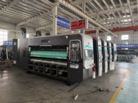 Máquina Impresora Flexográfica Automática de 4 Colores, Ranuradora y Troqueladora para Cajas de Cartón