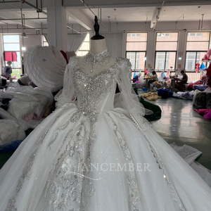 Vestido de Novia Barroco Impresionante con Cuello Barco, Manga Corta con Ilusión de Transparencia y Apliques, Ideal para Fiestas y Bodas, para Novias Musulmanas Modestas, Modelo MC060 - Product Image 2