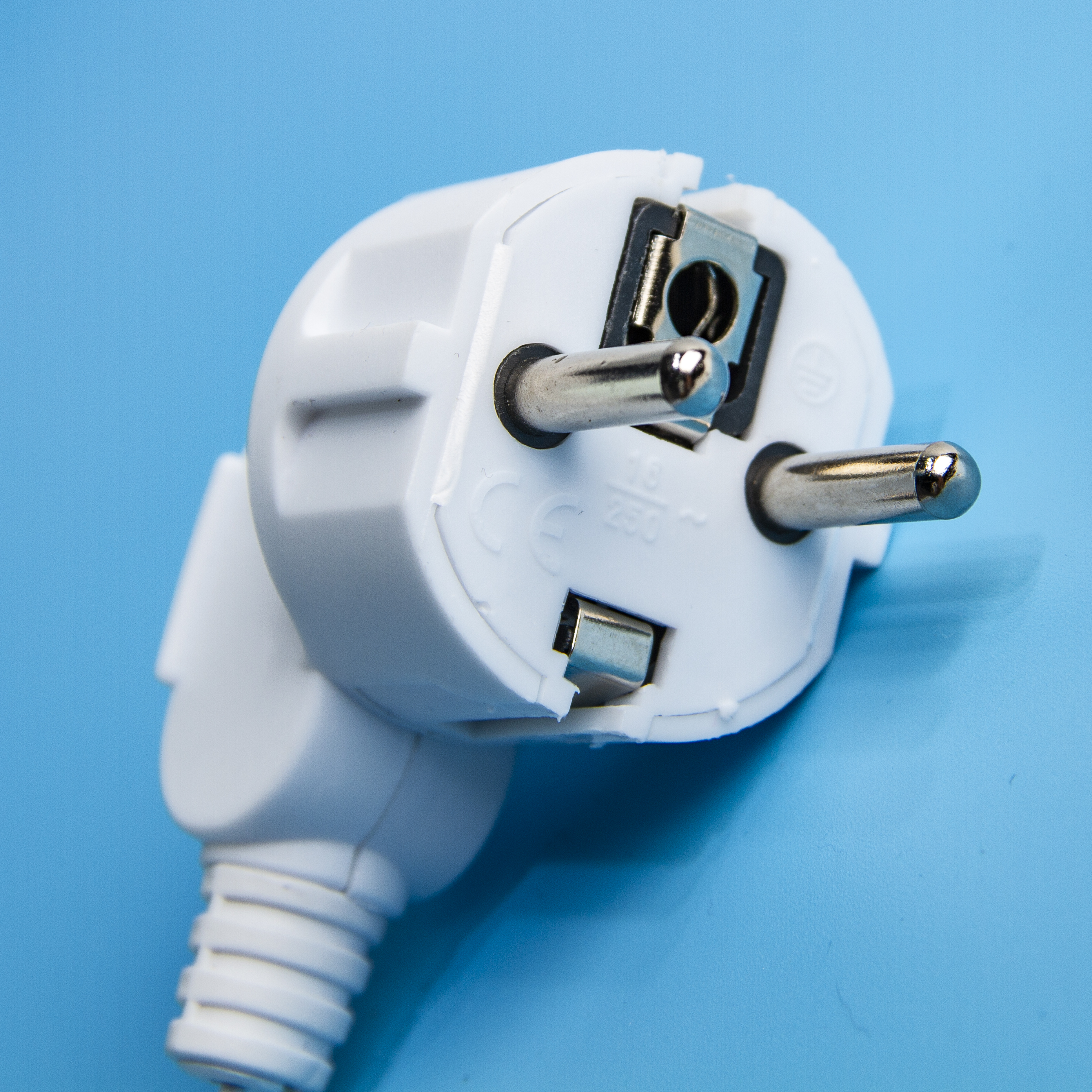 Заземляющий штекер и соединительный кабель для заземления листов европейской версии