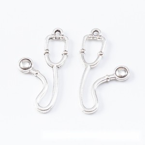 ชุดของที่ระลึกรูปหูฟังแพทย์ เข็มฉีดยา รถพยาบาล ทำจากโลหะผสมสังกะสีสีเงินโบราณ สำหรับเป็นของขวัญแทนใจให้พยาบาลและแพทย์ - Product Image 3