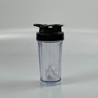 Bouteille shaker en plastique de 500ml avec boule de mélange Bouteille de sport PC PE pour athlète Tasse à eau Portable Portable Shake Protein