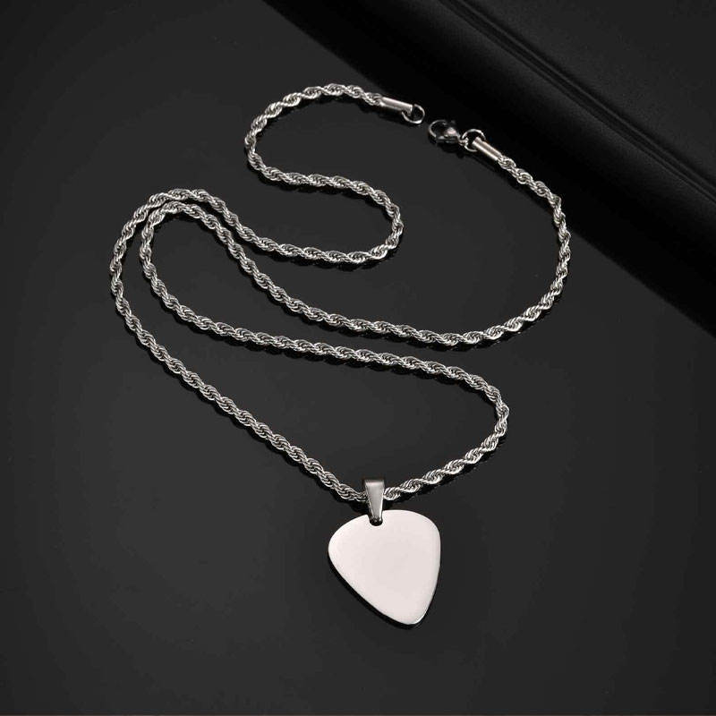 Chaîne de perles noires