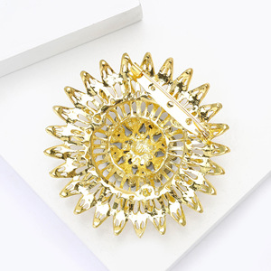 Broches de Flor de Cristal con Incrustaciones de Diamantes en Forma de Corazón de Durazno, Diseño Hueco, Chapados en Oro, Unisex, Regalos para Bodas, Compromisos y Fiestas - Product Image 4