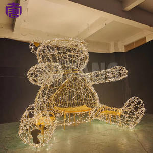 Escultura de oso con marco de metal iluminado en 3D con luces LED para decoración navideña en centros comerciales y plazas de parques. - Product Image 2