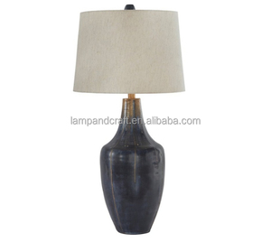 Lampe de table en polyéthylène doré avec base en cristal transparent pour hall d'hôtel, chambre d'hôtel, salon, chambre à coucher - Product Image 5